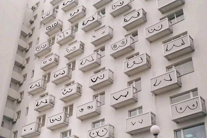 700x466, 68 Kb / сиськи, балкон, фонарь, кондиционер