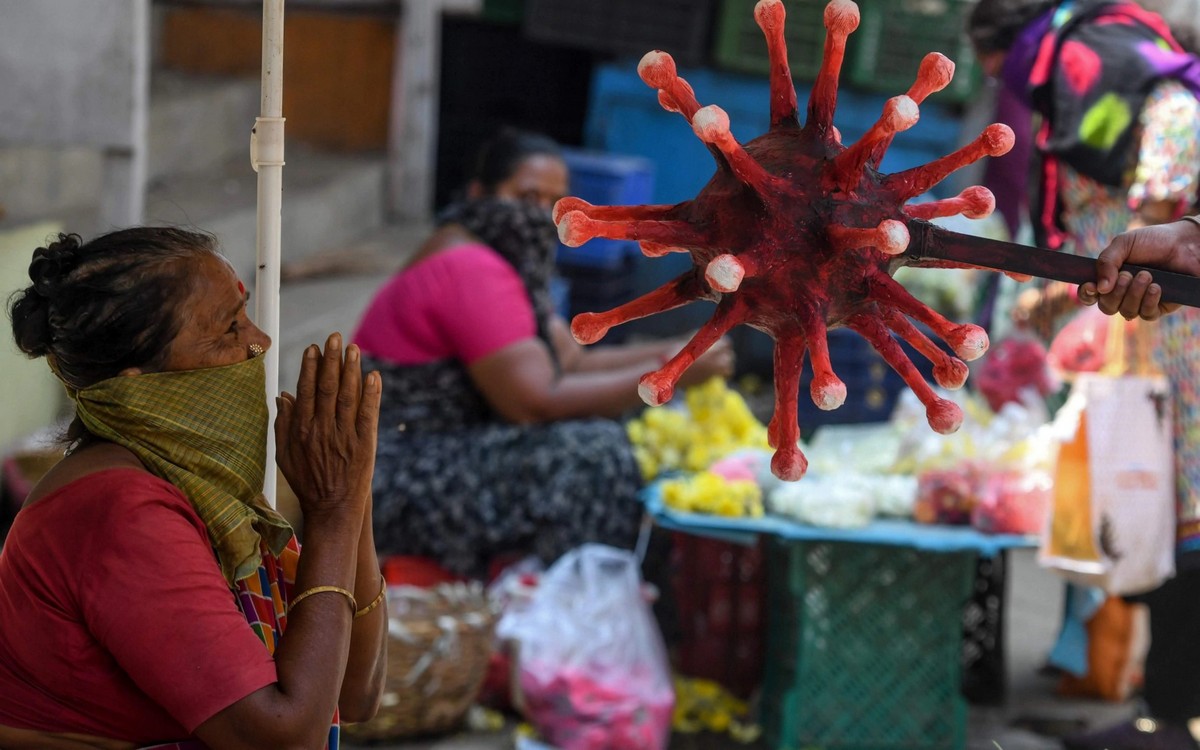 1200x750, 195 Kb / женщина, милость, коронавирус