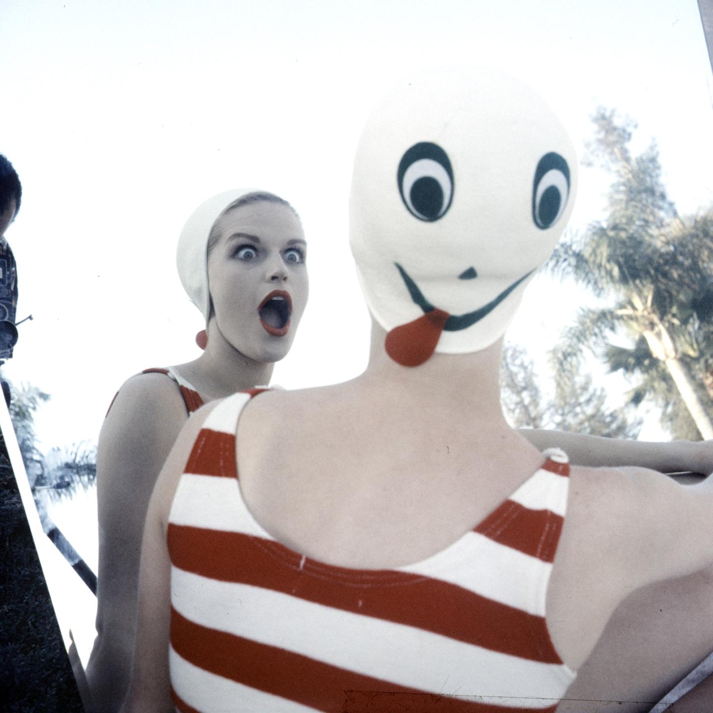 1440x1440, 152 Kb / шапочка, глаза, язык, удивление, полосатое, ретро