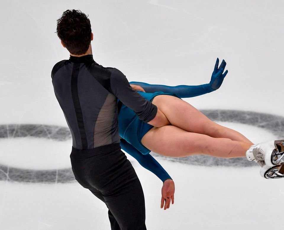 960x779, 60 Kb / коньки, фигурное катание, фигуристы, рука