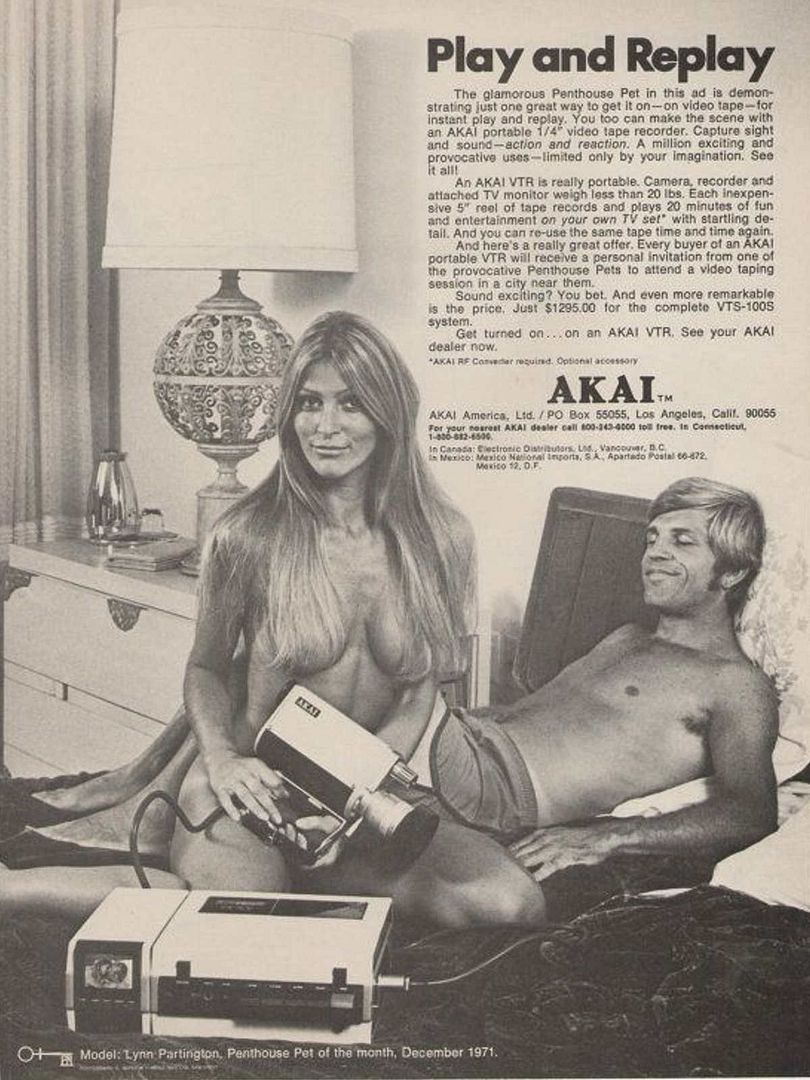 810x1080, 149 Kb / ч/б, реклама, топлесс, камера, видеомагнитофон, akai, кровать, лампа, журнал, Penthouse