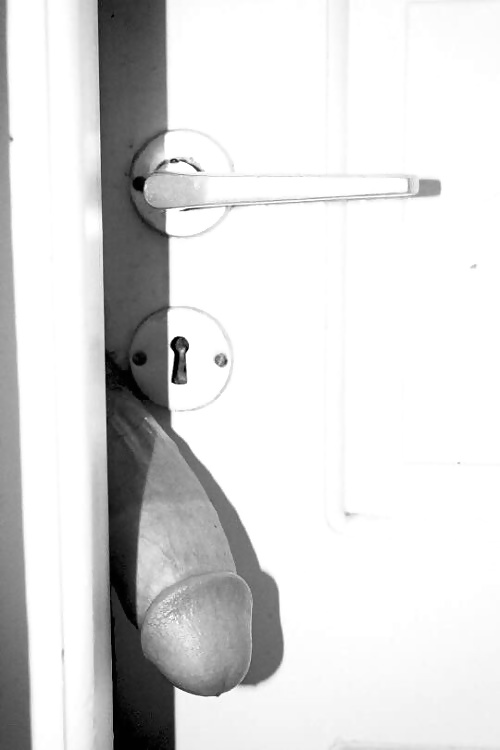 500x750, 41 Kb / член, хуй, дверь, ручка, скважина