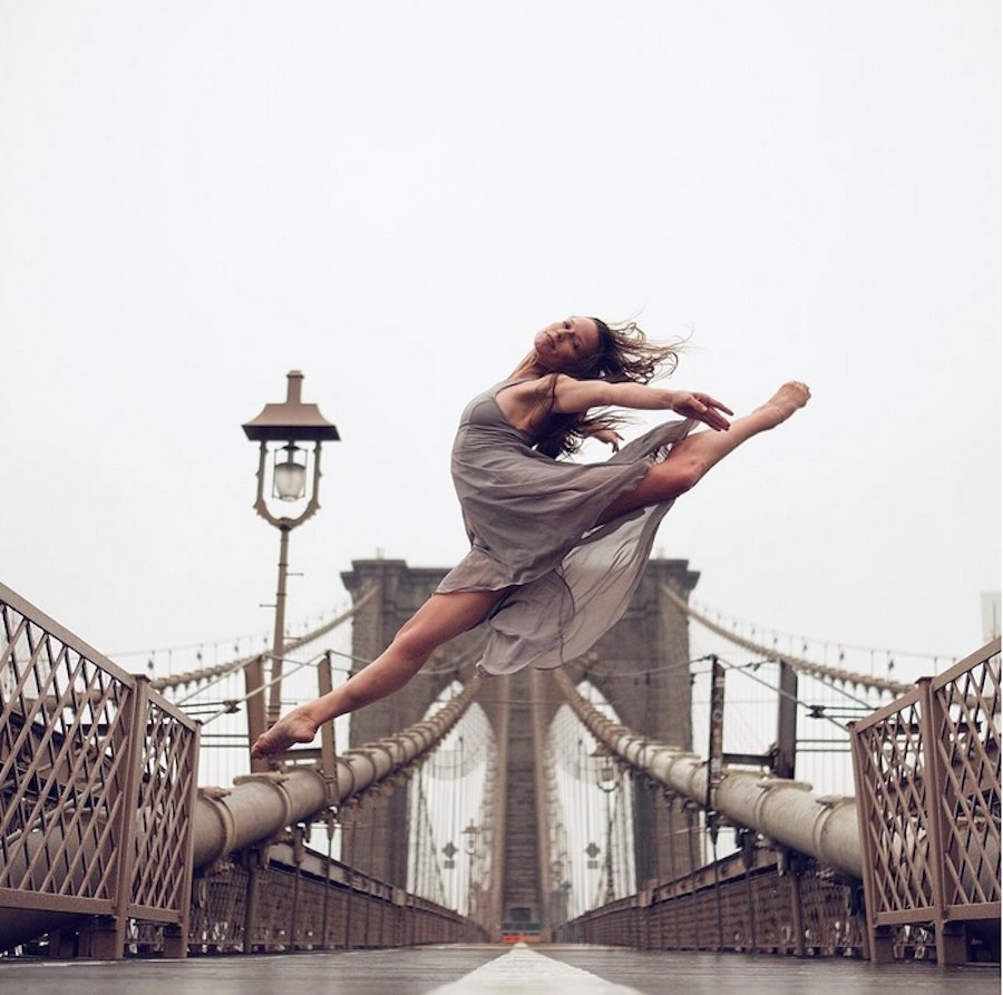 900x893, 114 Kb / балерина, мост, фонарь, платье