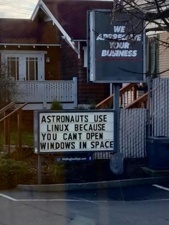 570x756, 60 Kb / Операционная система, плакат, космос, окно, Windows, Linux