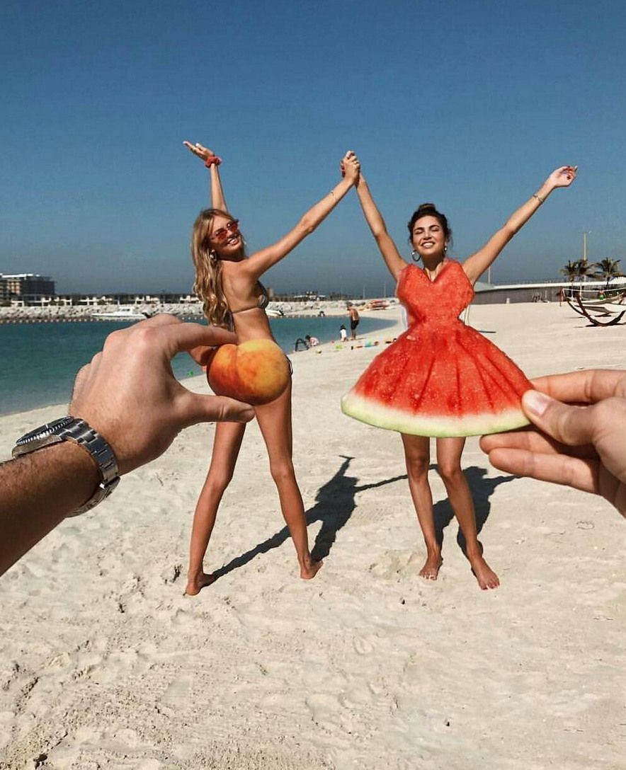 884x1088, 179 Kb / арбуз, персик, часы, пляж, море, песок, две, двое