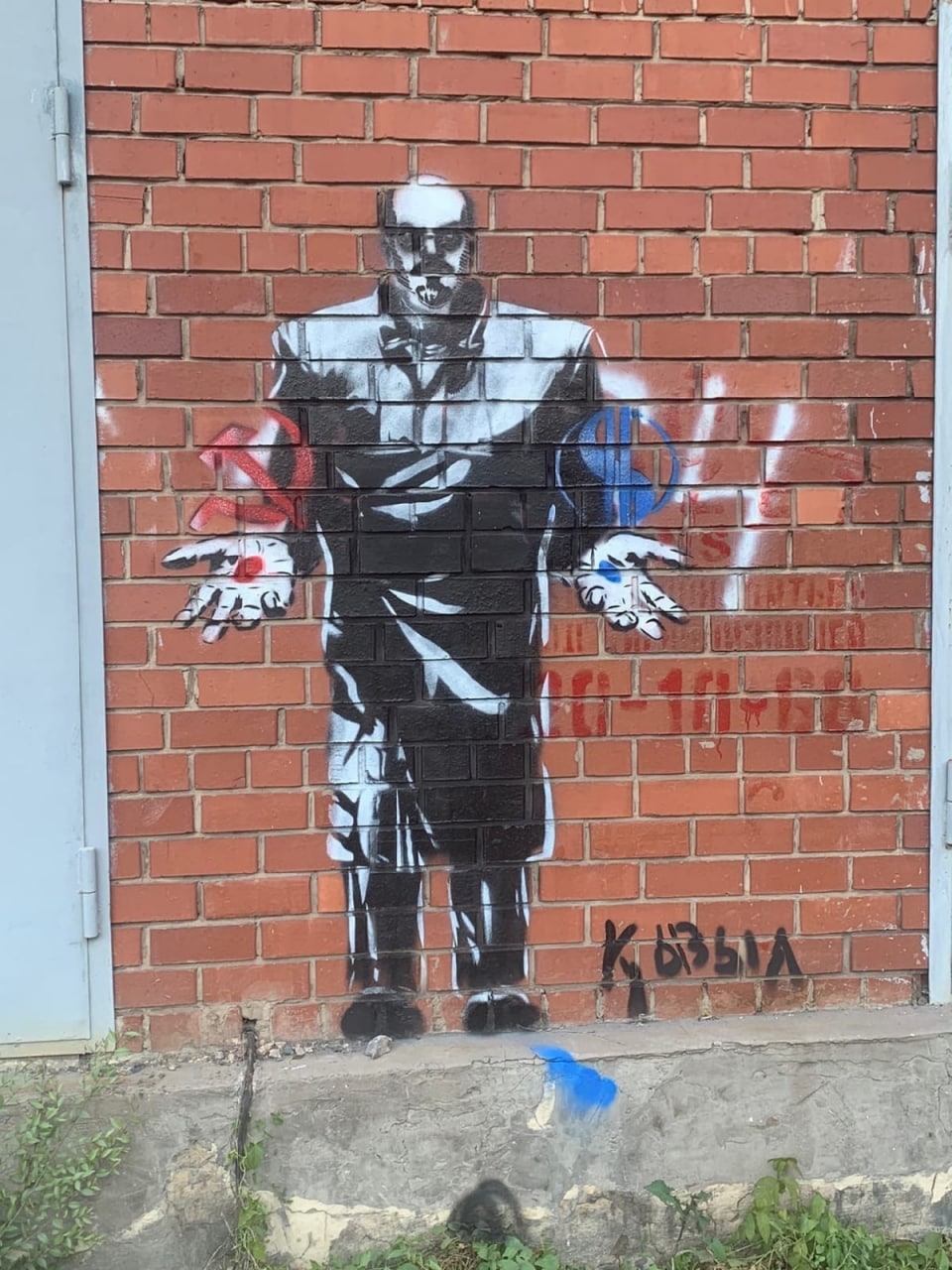 960x1280, 223 Kb / серп, молот, доллар, кызыл, Ленин, граффити, матрица, выбор