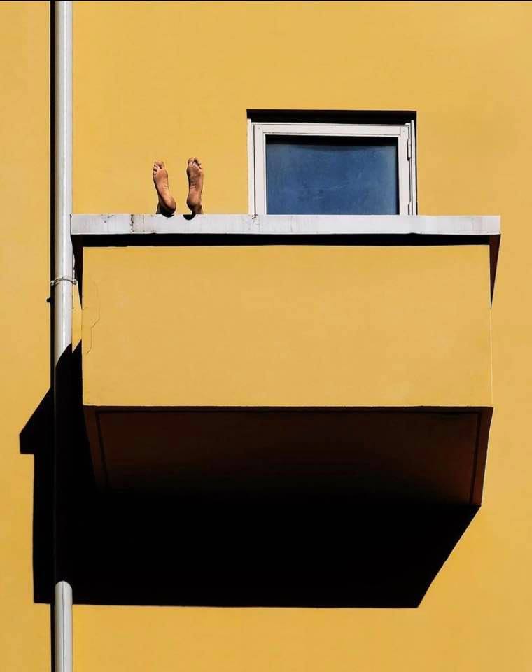 760x960, 30 Kb / жёлтый, балкон, пятки