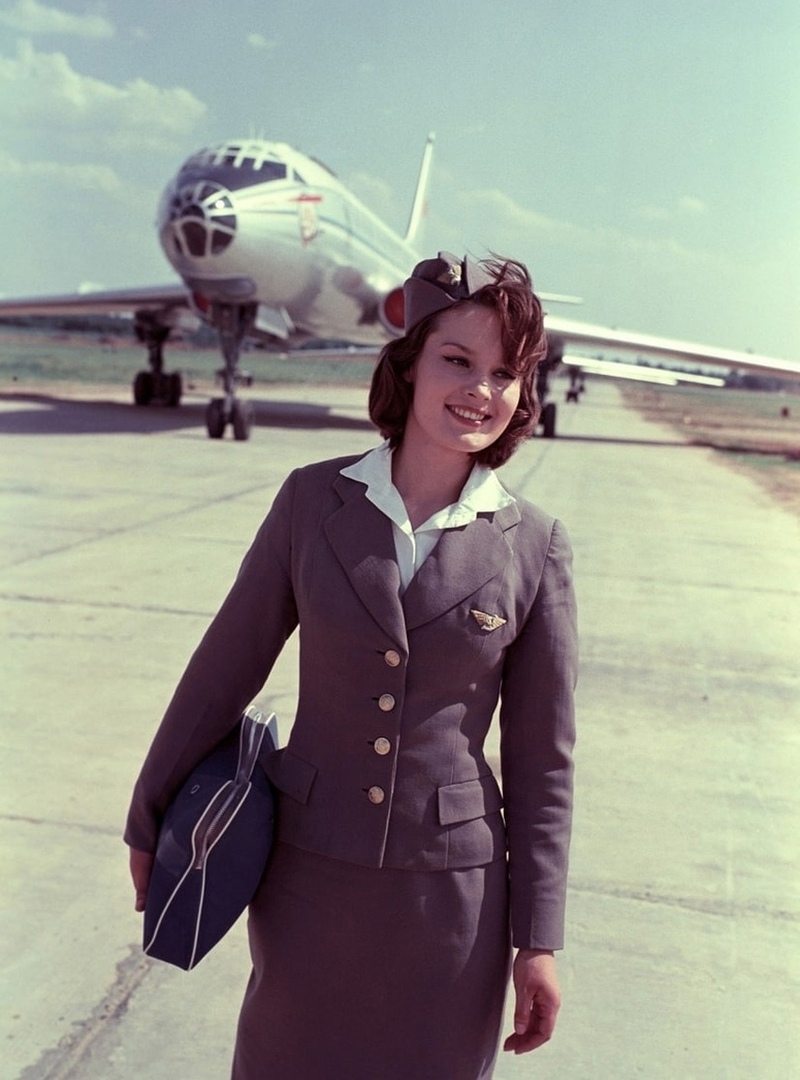 800x1080, 229 Kb / стюардесса, самолёт, аэрофлот, сумка, пилотка, униформа, ТУ-104, Валерия Куприянова