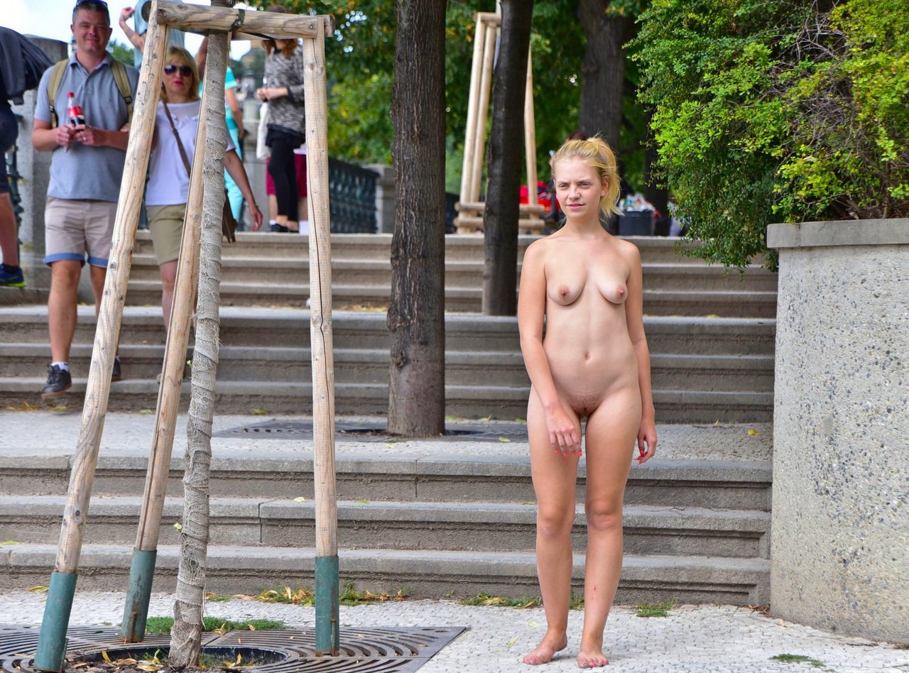 1280x948, 316 Kb / ступени, прохожие, афродита