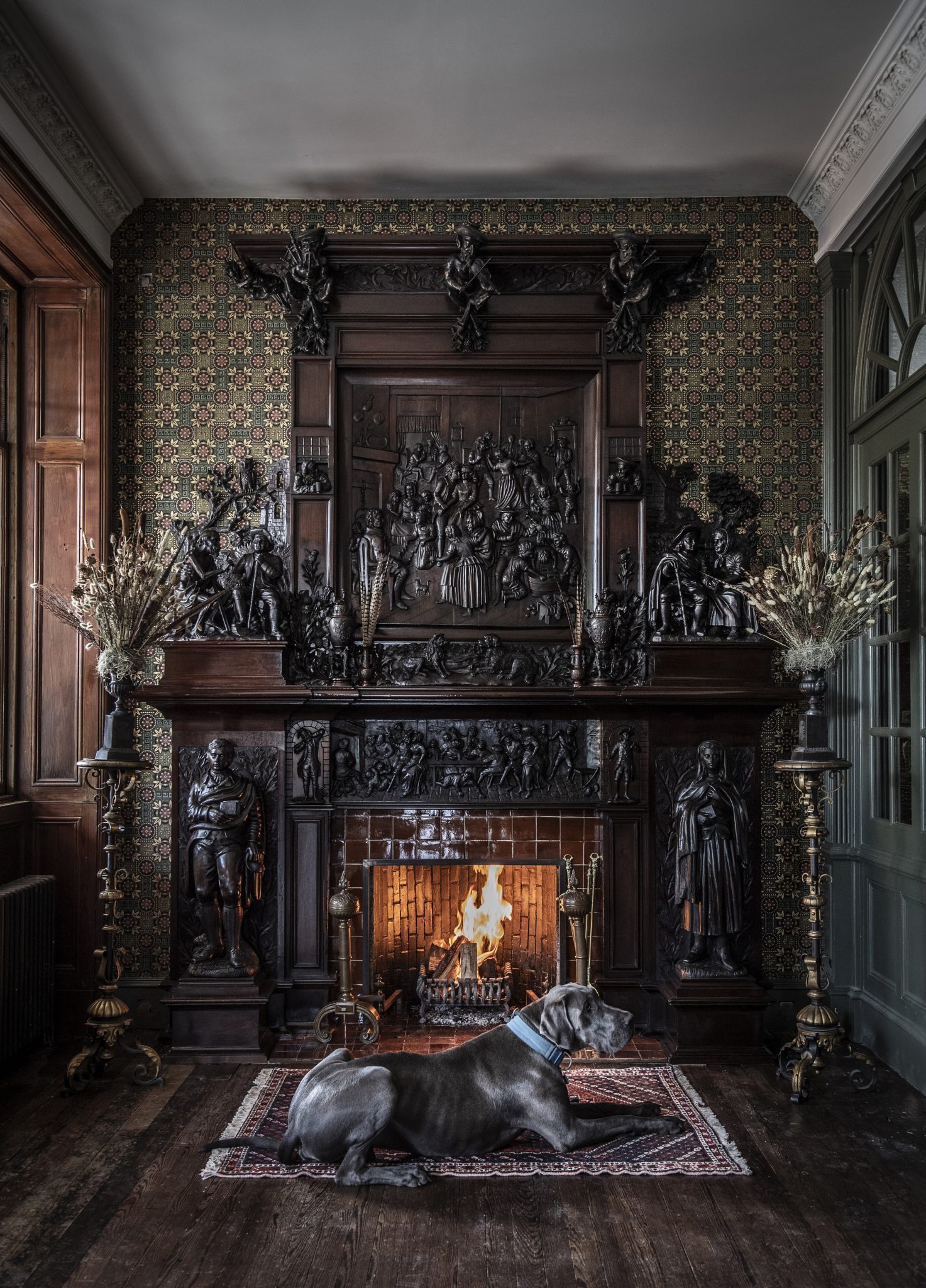 1473x2048, 615 Kb / камин, ковер, огонь, собака, дог, шотландский охотничий домик, интерьер