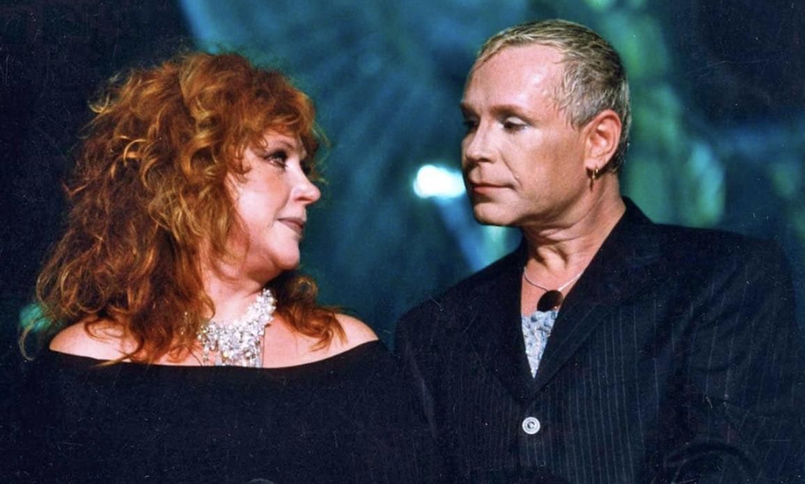 1156x696, 92 Kb / Алла Пугачева, Борис Моисеев, пиджак, рыжая, ожерелье