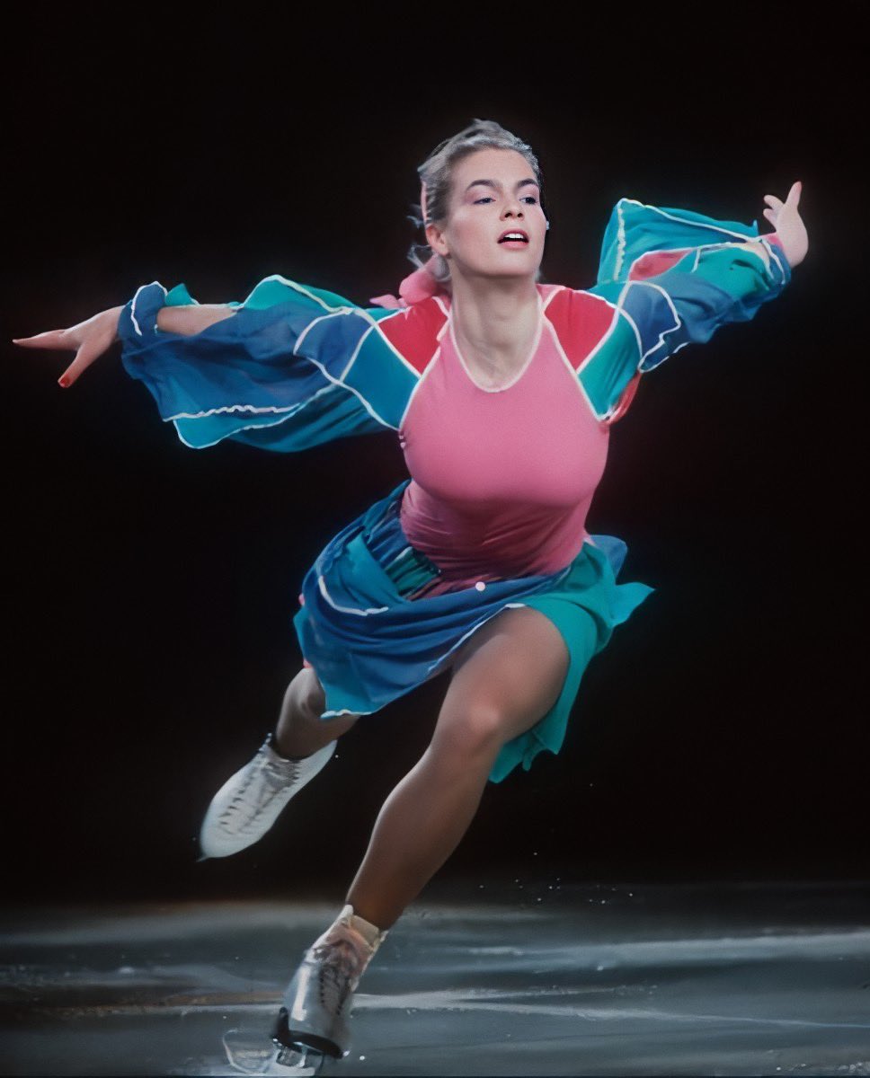 968x1200, 87 Kb / фигуристка, фигурное катание, коньки, спорт, Катарина Витт, платье, Katarina WITT