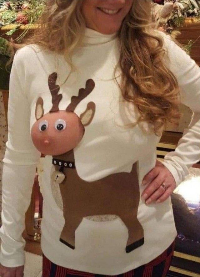 640x885, 88 Kb / Свитер, сиська, дырка, олень