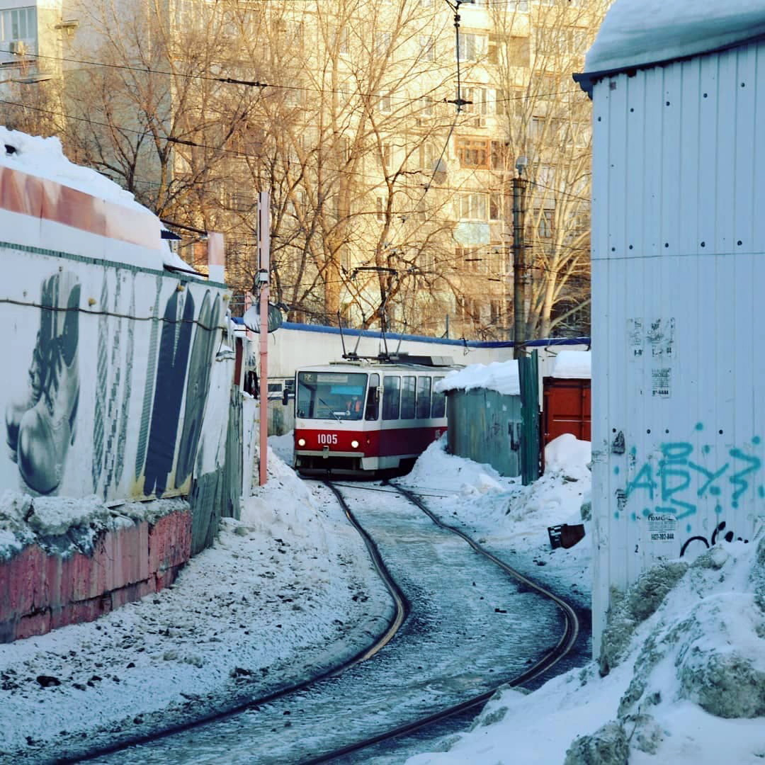 1080x1080, 443 Kb / трамвай, снег, рельсы