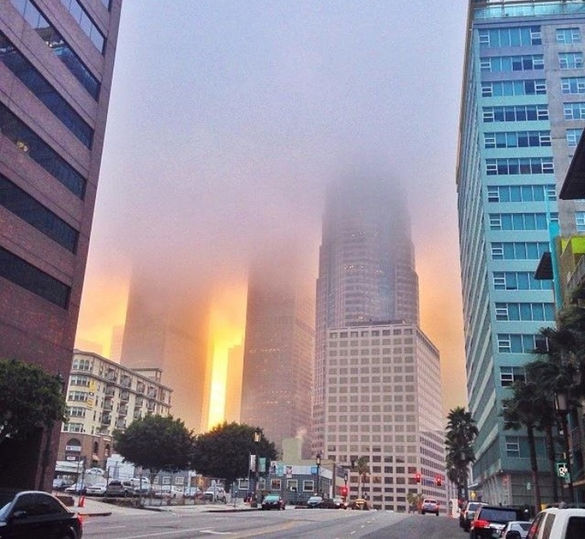 825x760, 419 Kb / город, здания, авто, восход, солнце, туман, иллюзия