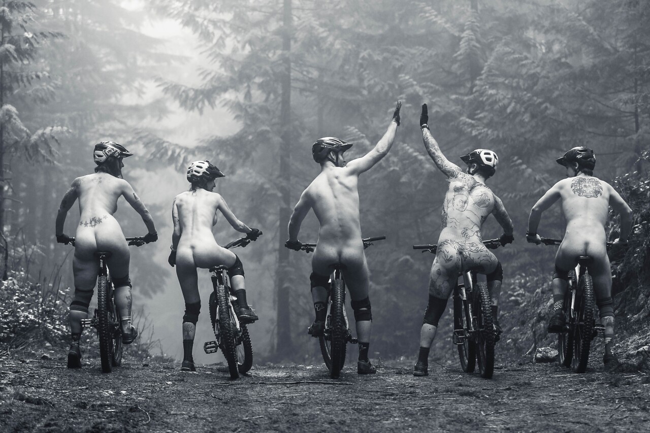 1280x853, 270 Kb / велосипеды, лес, голые, тату, Red Bull Illume 2021, Каат Макгилл, Люсия Пасторекова, Брэйден Хичкок, Грег Рейнольдс, Денис Куршесн, Канада, ч/б