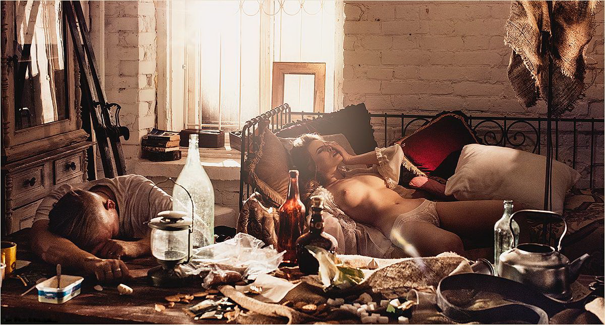 1200x645, 307 Kb / стол, бардак, лампа, чайник, кровать, ремень, бутылка, подушка