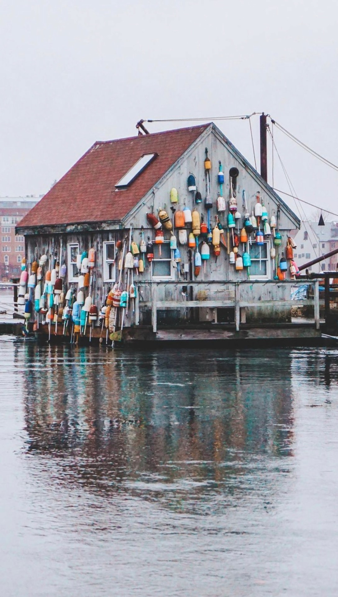 1088x1920, 422 Kb / дом, поплавок, кранцы