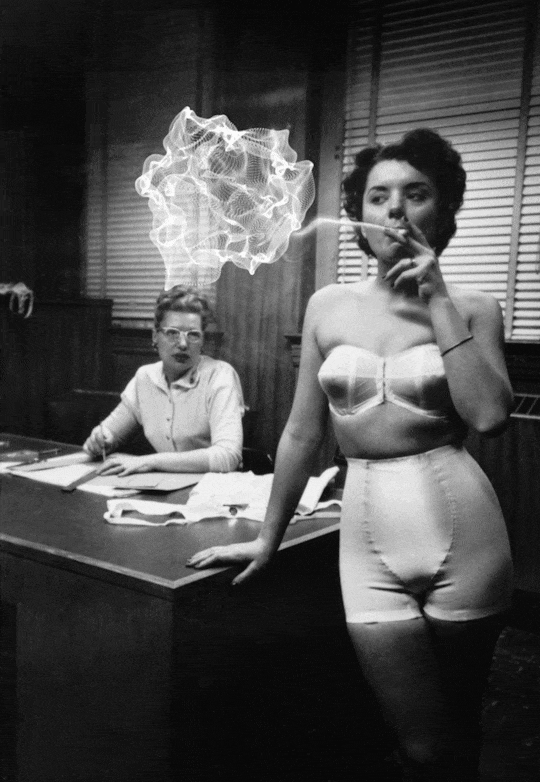 540x782, 573 Kb / дым, ч/б, гиф