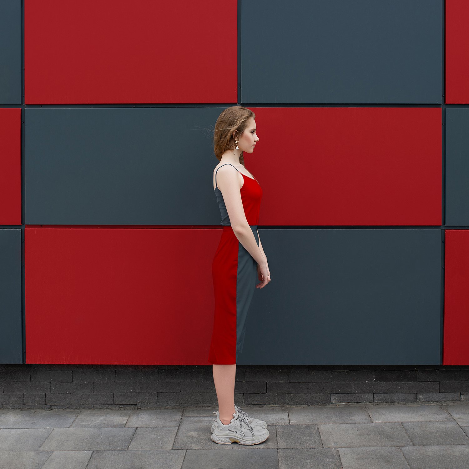 1500x1500, 224 Kb / Прямоугольник, мимикрия, кроссовки, стена, панели, платье