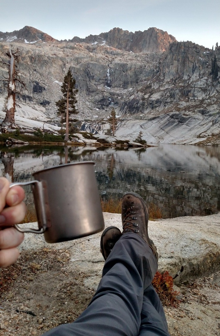 740x1131, 376 Kb / Горы, озеро, кружка