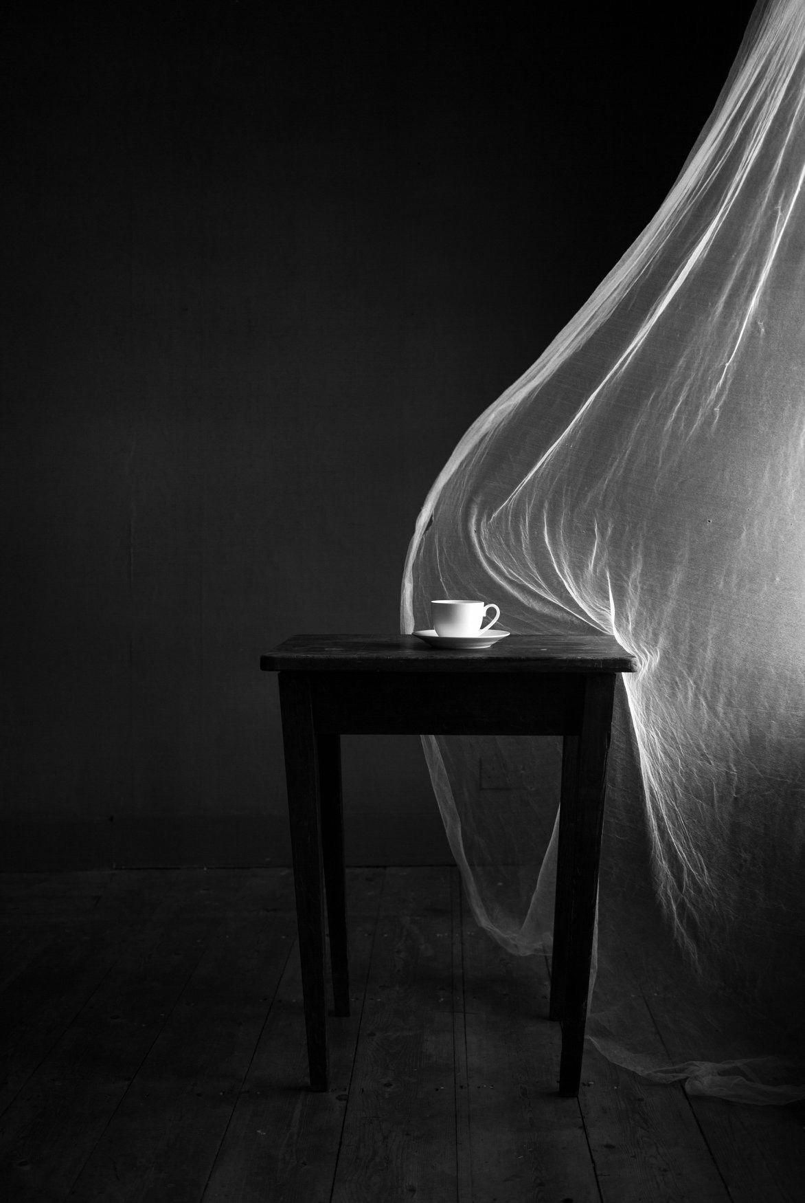 1172x1750, 162 Kb / столик, чашка, чайная пара, занавеска, тюль, ч/б