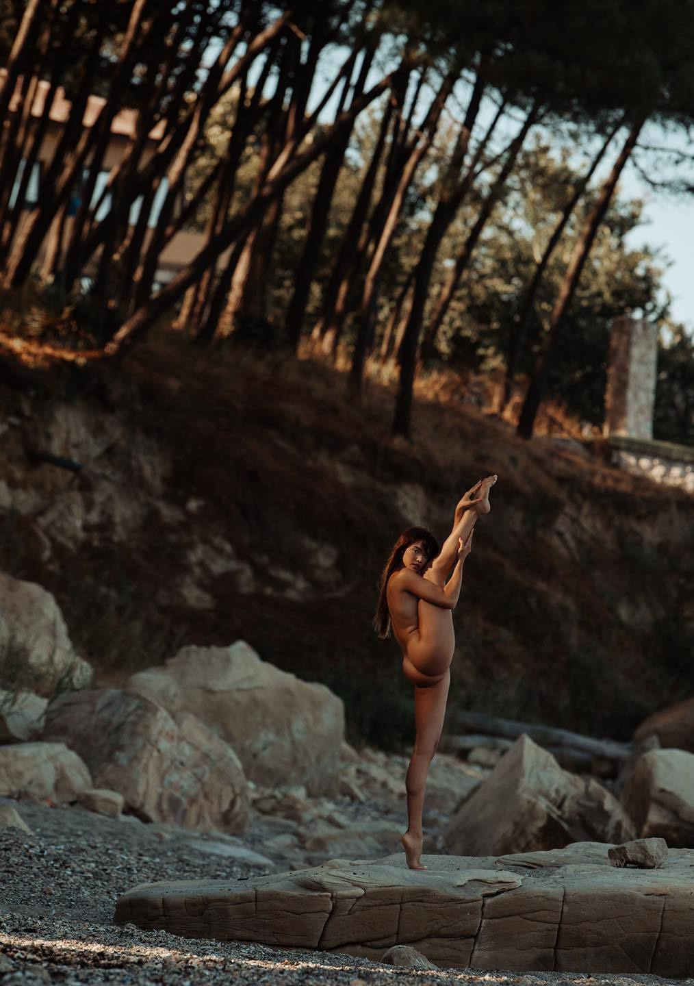 1014x1440, 357 Kb / поза, камень