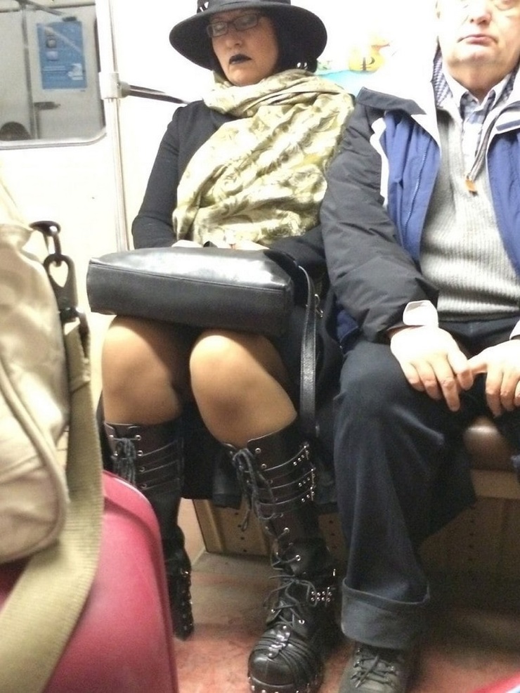 740x986, 213 Kb / Гот, сапоги, очки, шляпа