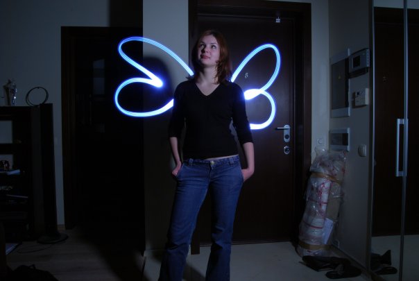 604x405, 28 Kb / девушка, крылья, бабочка, Юм, yum