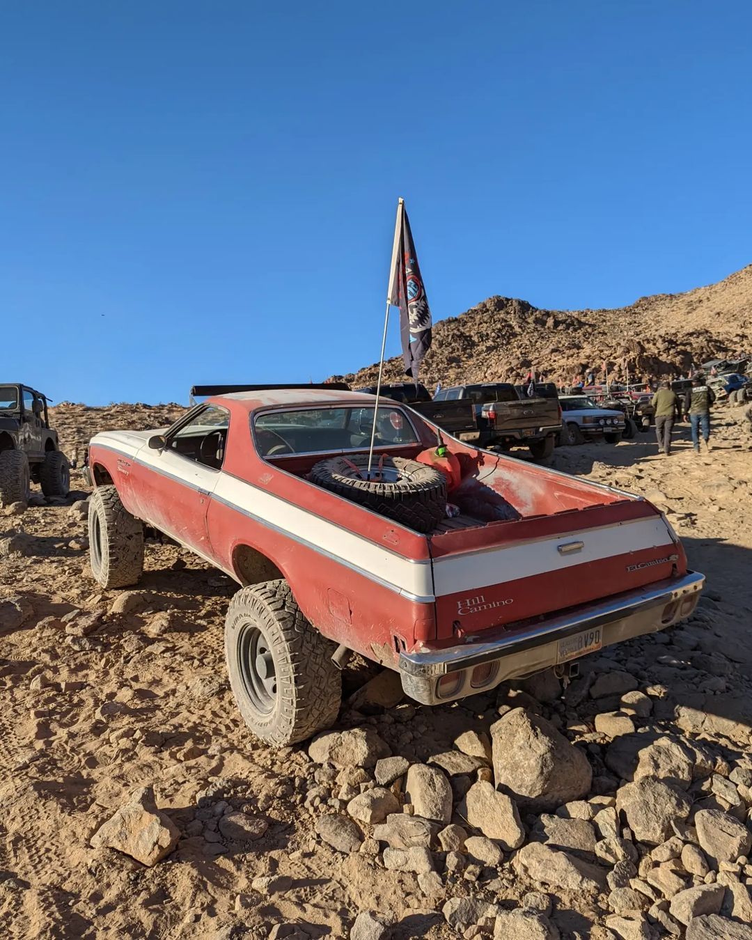 1080x1350, 280 Kb / автомобиль, классика, ретро, камни, пикап, флаг, канистра, ют, Chevrolet El Camino