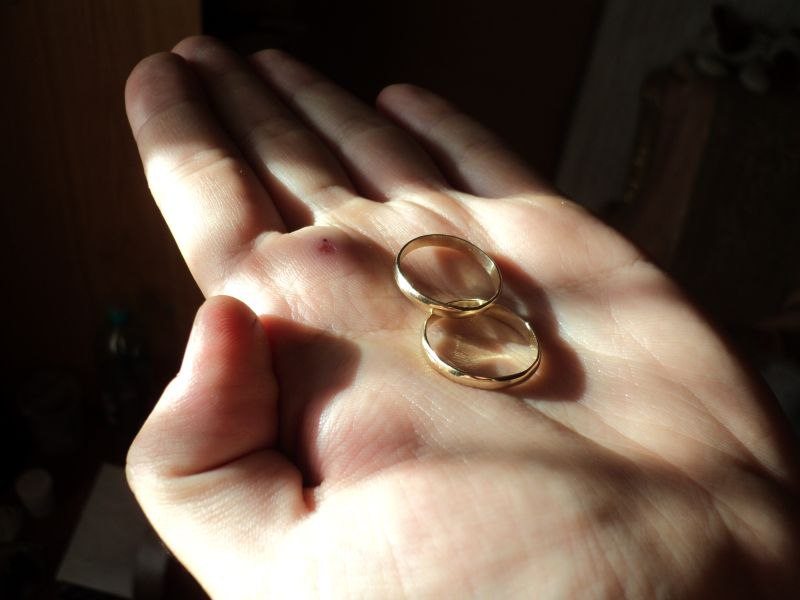 800x600, 46 Kb / ладонь, кольца, мозоль