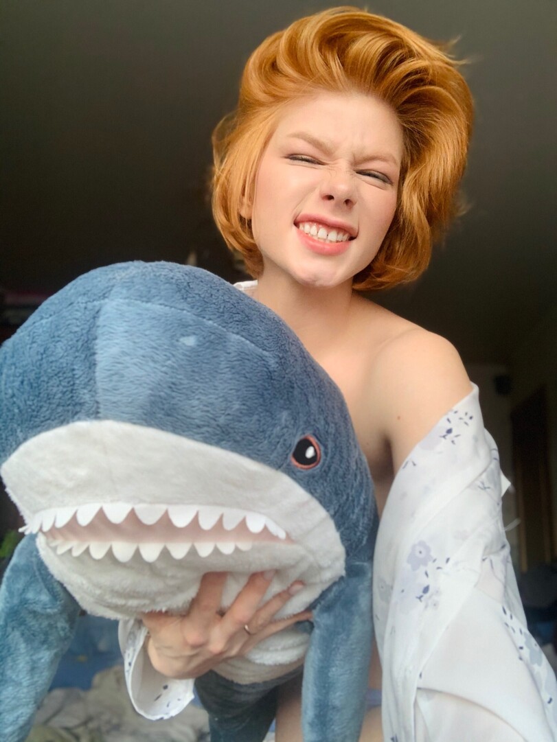 811x1081, 151 Kb / акула, рубашка, кольцо, рыжая, Анастасия Жилина