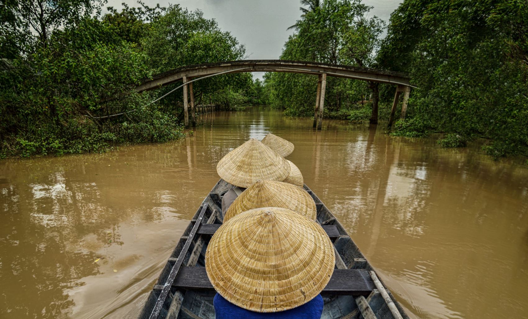 1699x1026, 352 Kb / река, шляпа, нонла, лодка, мост