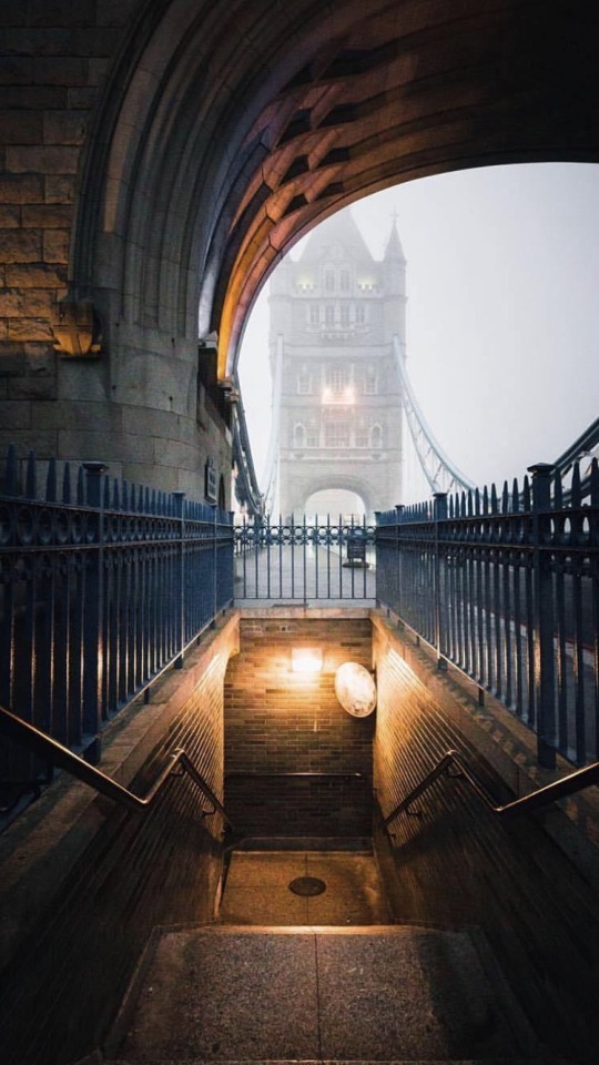 540x960, 124 Kb / лондон, мост, спуск