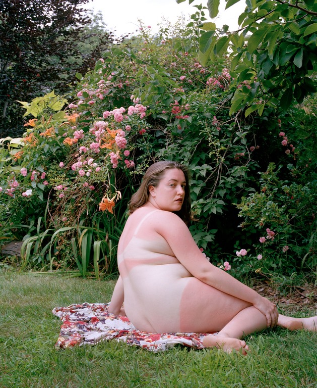 629x768, 248 Kb / Загар, цветы, поляна