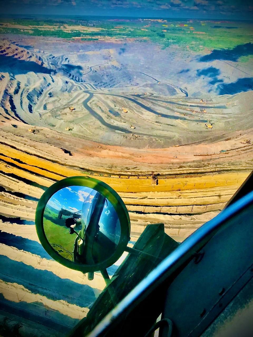 960x1280, 207 Kb / Полёт, вертолёт, карьер, луга, облака, отражение, зеркало