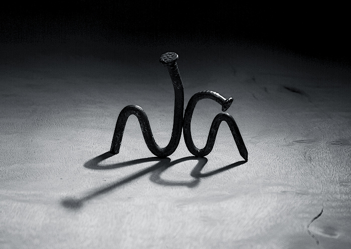 700x497, 220 Kb / гвозди, ссора