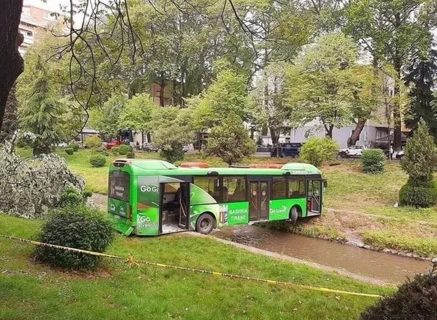 1396x1023, 504 Kb / Автобус, река, мост