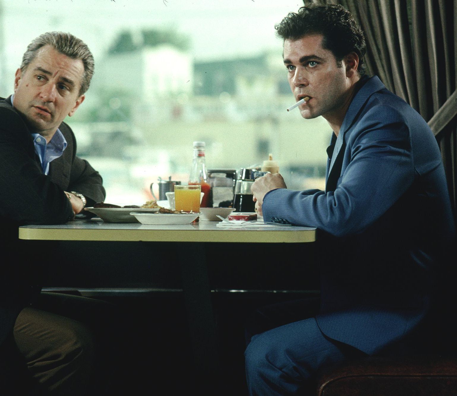 1539x1334, 380 Kb / Рэй Лиотта