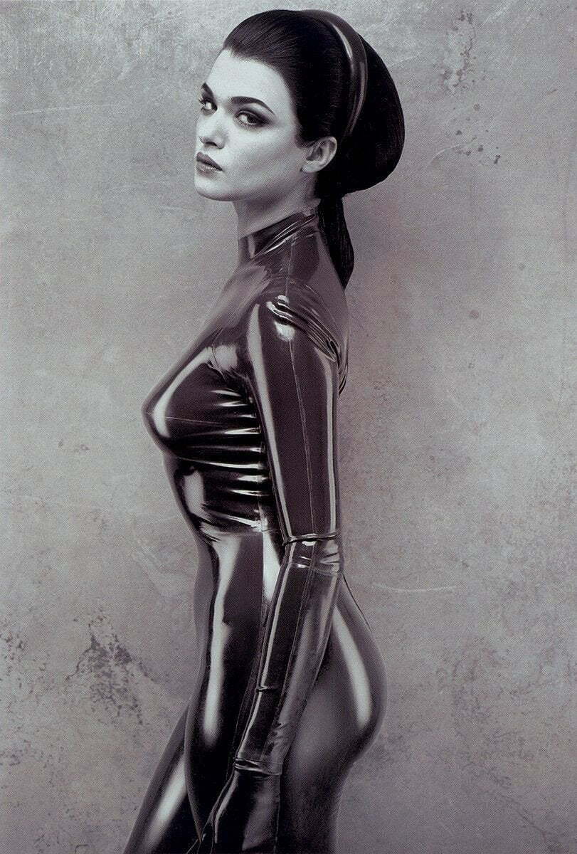 811x1200, 129 Kb / ч/б, женщина, комбинезон, латекс, ободок, Rachel Weisz