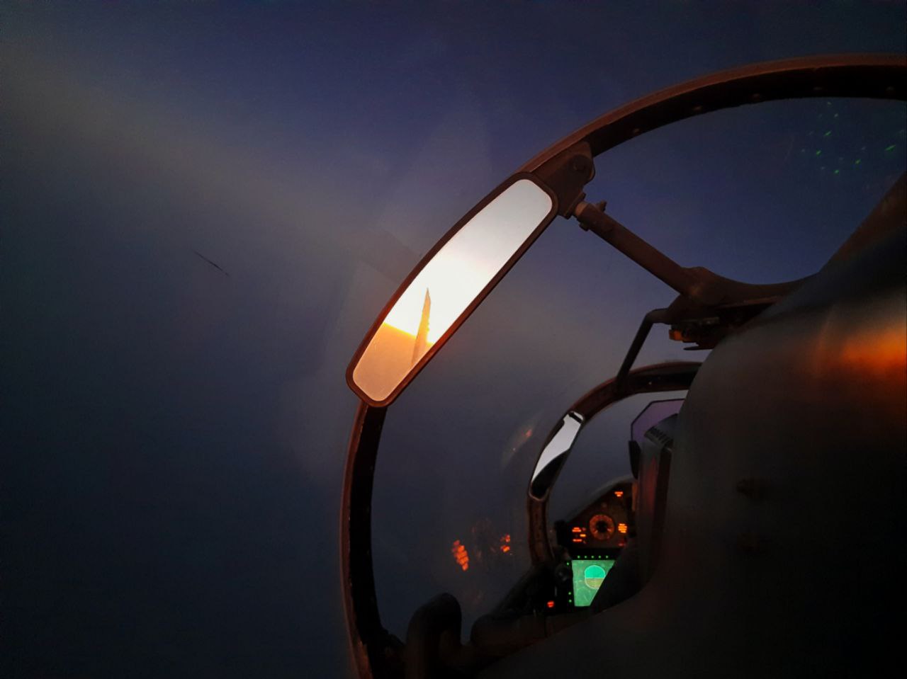 1280x959, 64 Kb / Полёт, рассвет, восход, тьма, зеркало