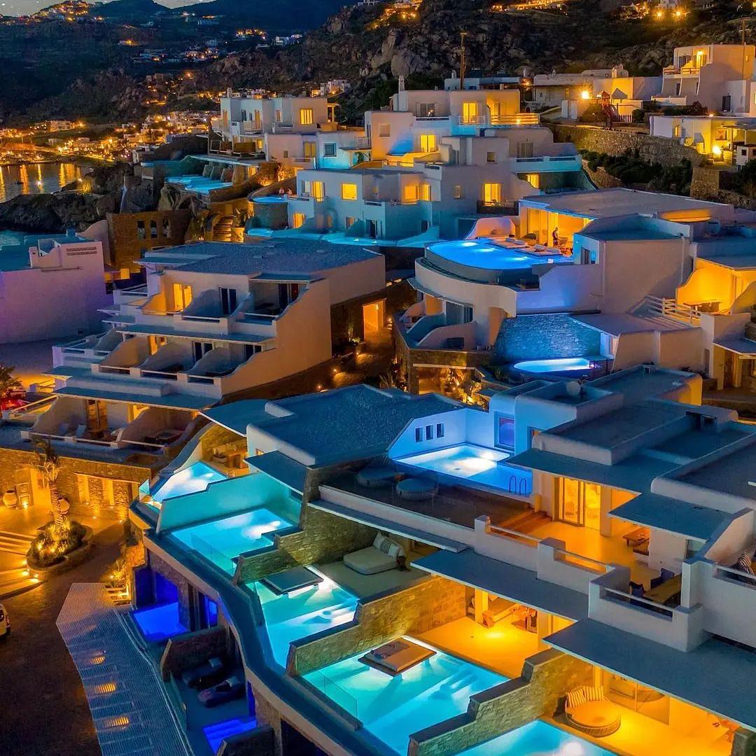 1080x1080, 217 Kb / жильё, бассейн, город