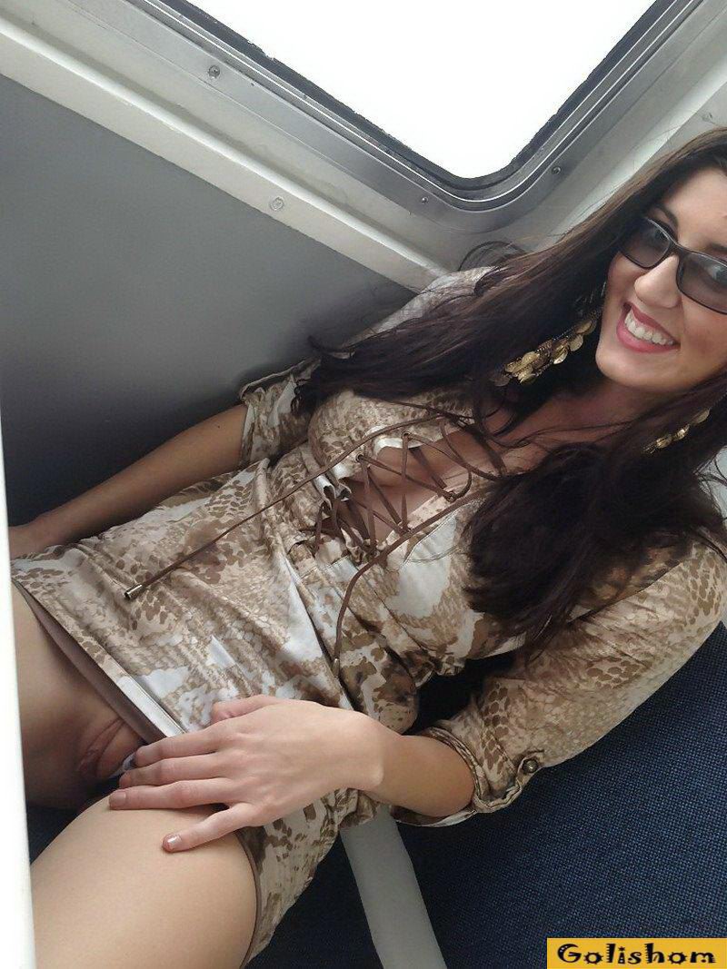 800x1067, 155 Kb / платье, шнуровка, очки, улыбка, серьги