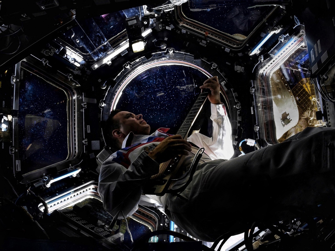 1280x960, 507 Kb / гитара, космос, космонавт, Сергей Корсаков