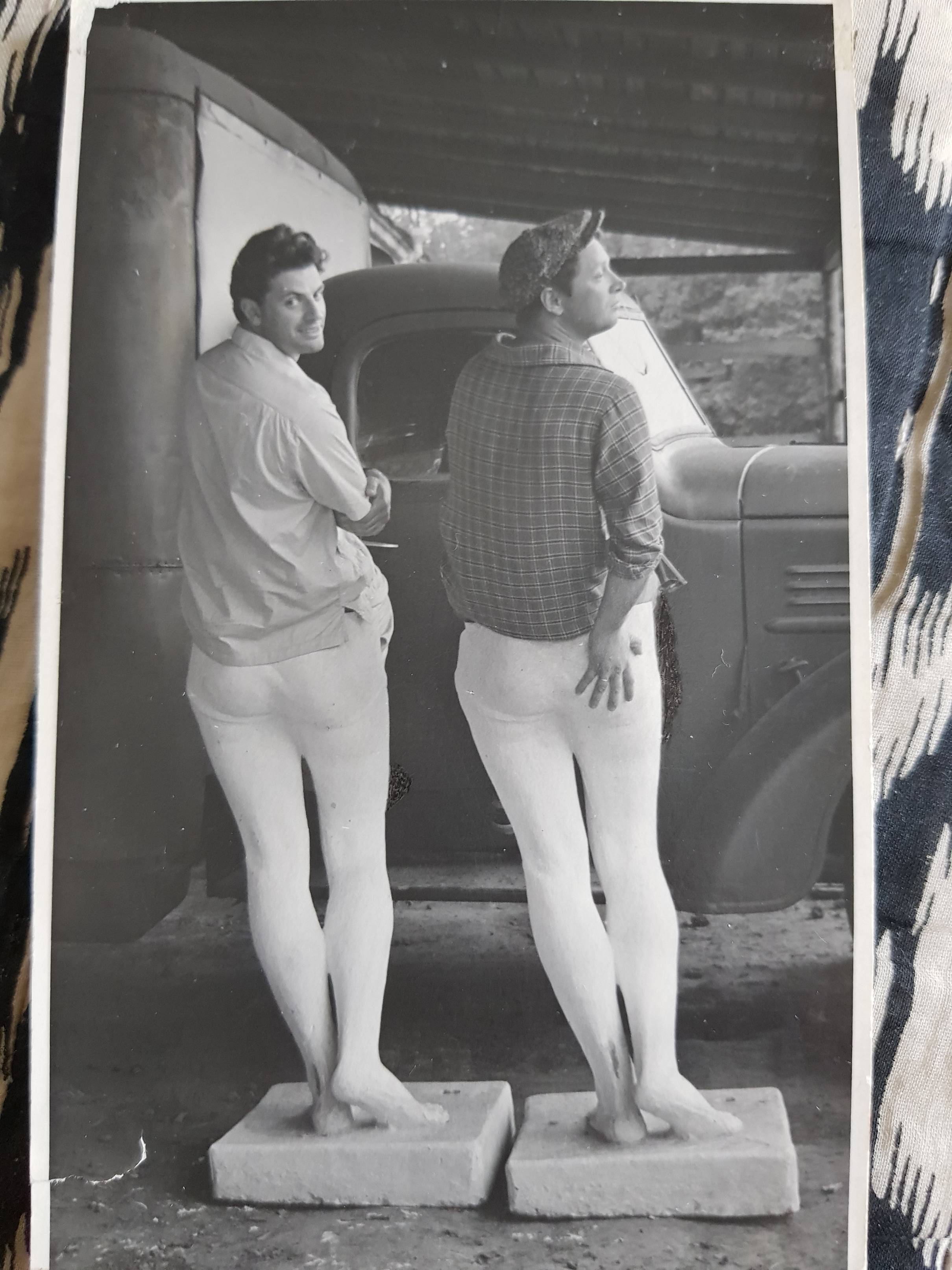 2419x3225, 541 Kb / ч/б, Александр Ширвиндт, Юрий Белов, статуя