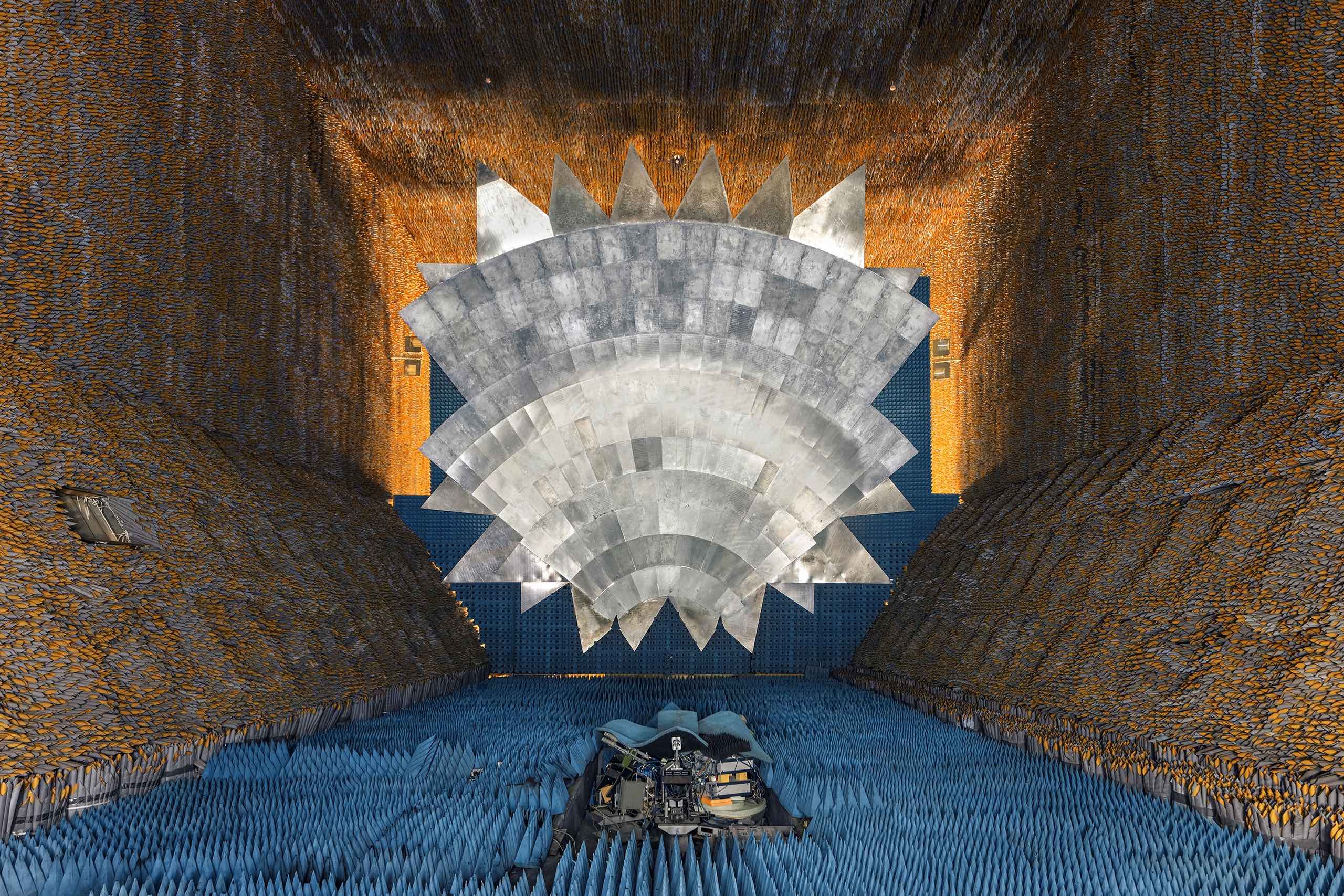 2560x1707, 609 Kb / СВЧ, радио, камера, радиочастотная безэховая камера