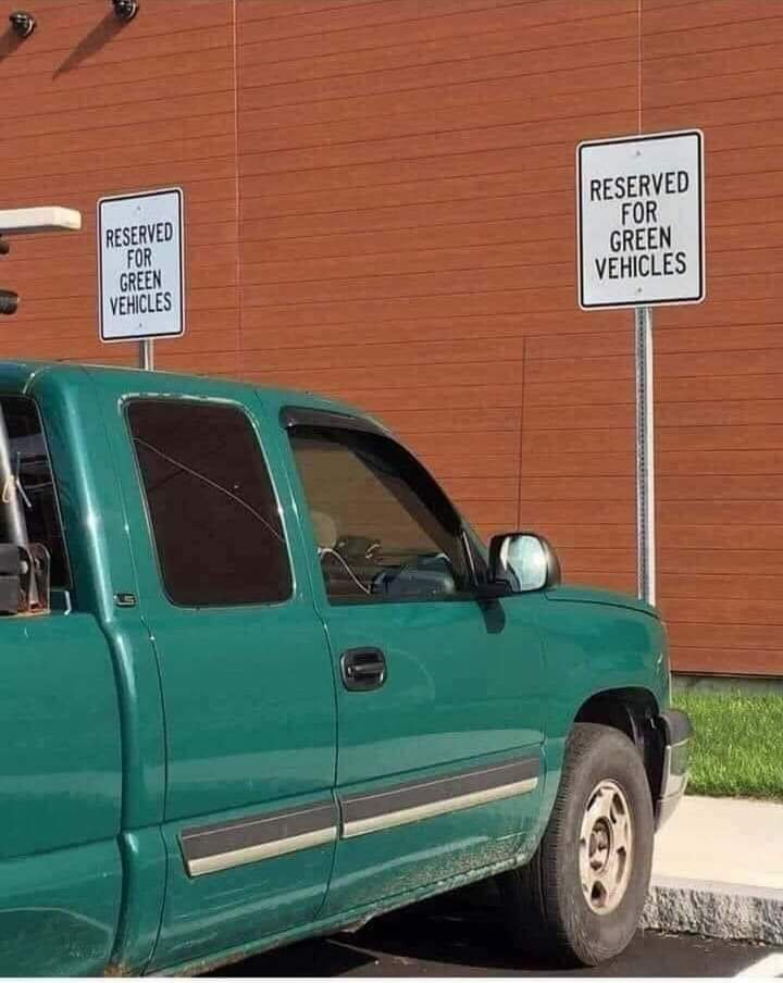 720x904, 56 Kb / автомобиль, зелёный, стоянка