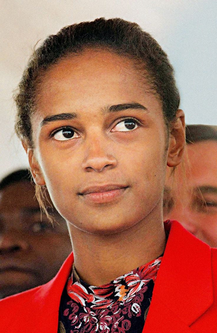 736x1125, 166 Kb / Девушка, взгляд, красное,ретро, isabel dos santos