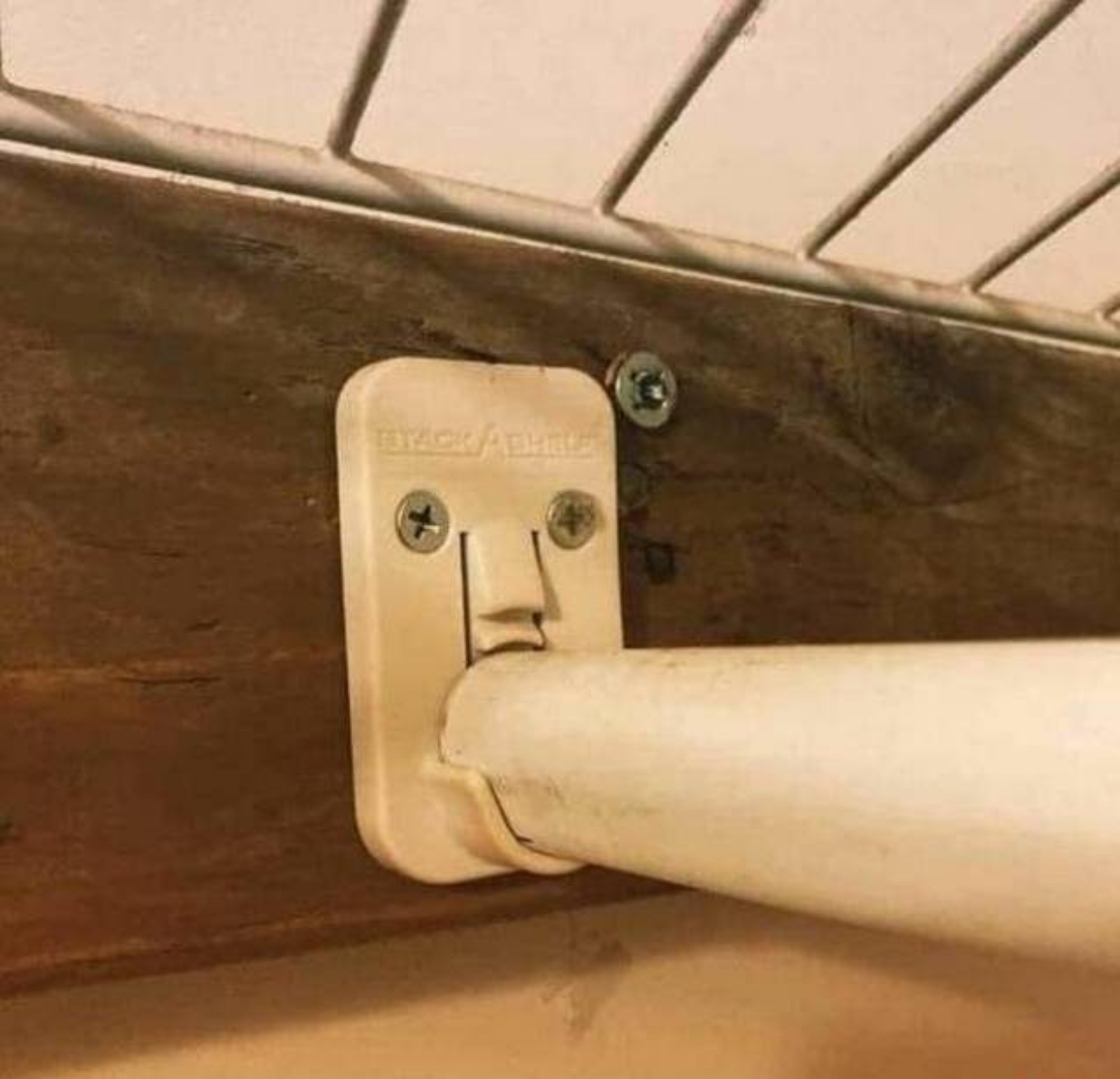 1237x1192, 341 Kb / рожа, лицо, перекладина, крепление