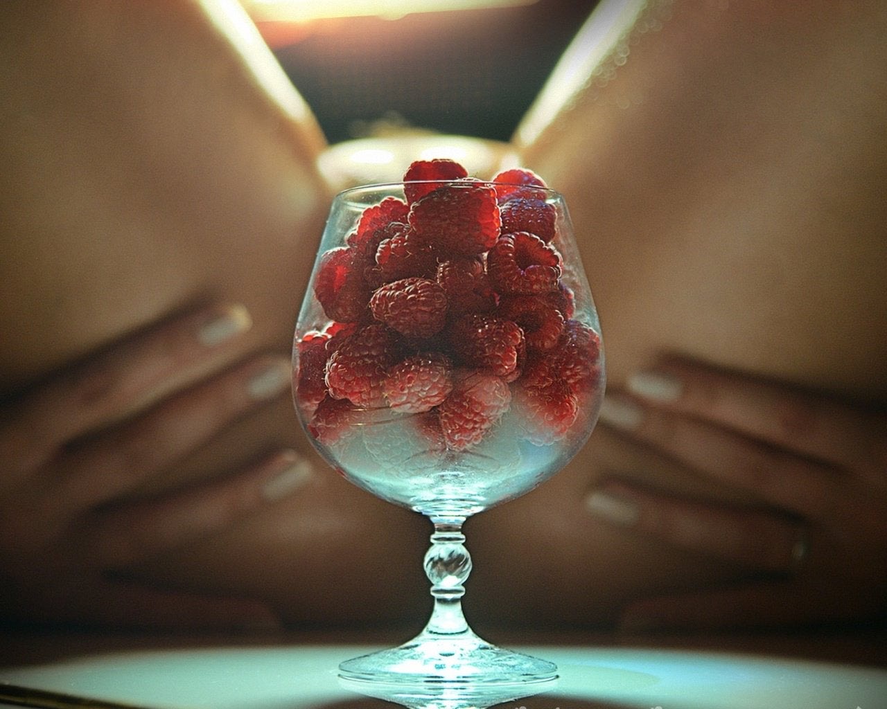1280x1024, 243 Kb / малина, бокал